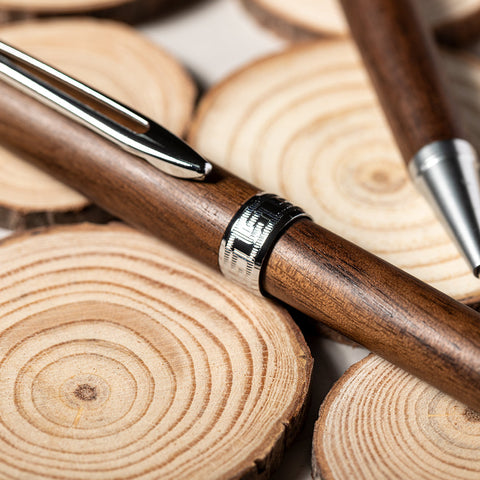 boligrafo de madera nogal